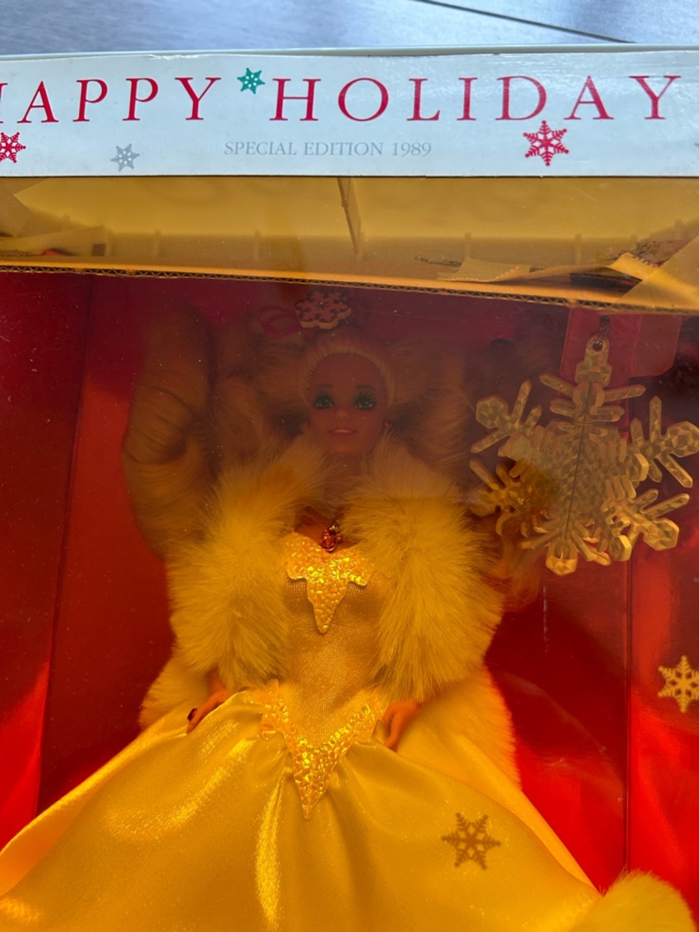 1989 Happy Holidays Barbie Doll - Picture 3 of 7